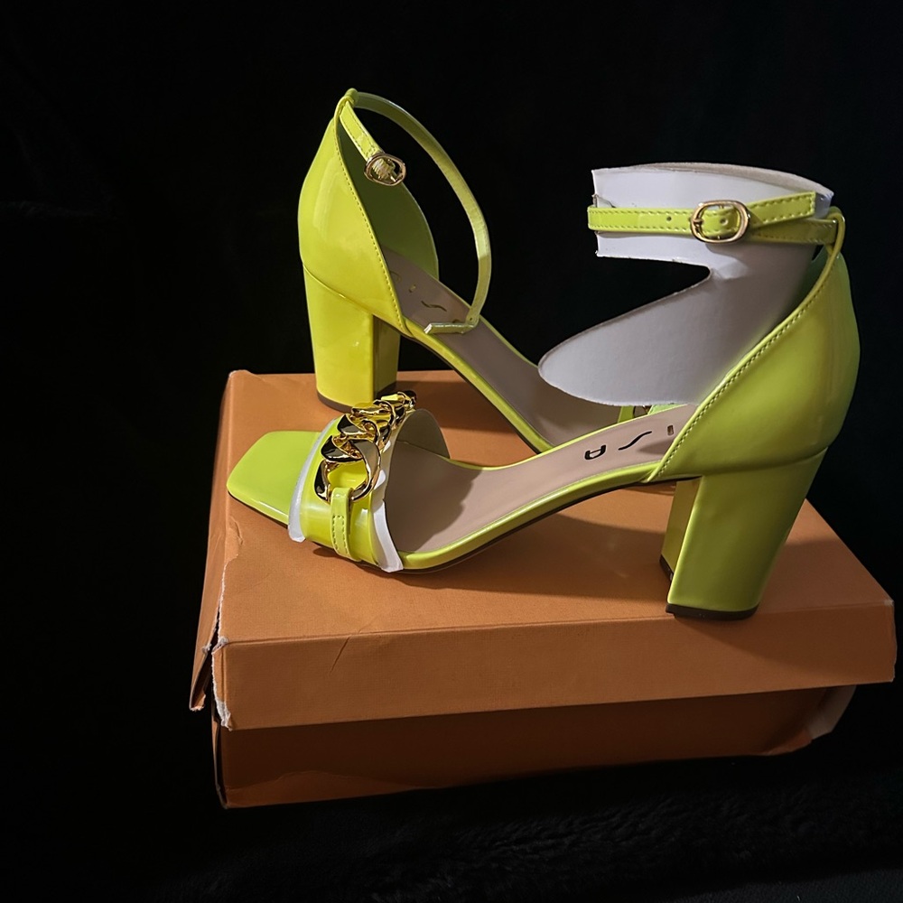 Chic Lime Green Block Heel Sandals